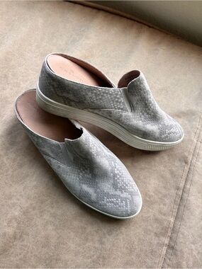 Caslon Light Gray Snake-Print Slip-On Clog Mules sz 9.5